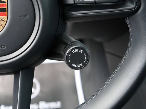 Certified 2024 Porsche Cayenne AWD/4WD image 31