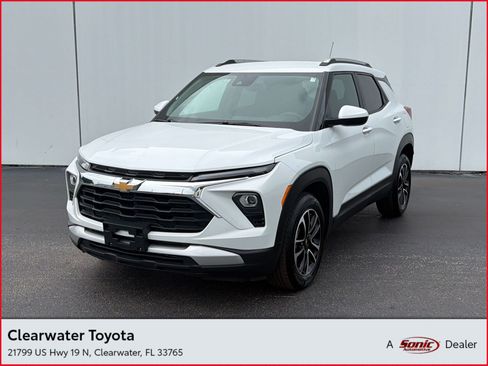 Used 2025 Chevrolet TrailBlazer LT FWD image 1