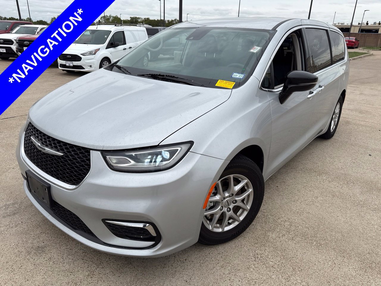 Used 2024 Chrysler Pacifica Touring-L FWD image 1