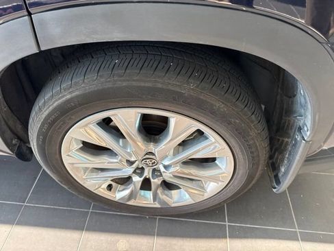 Certified 2026 Toyota Highlander Limited AWD/4WD image 12