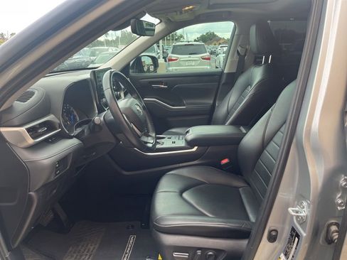 Used 2022 Toyota Highlander XLE image 36