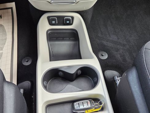 Used 2017 Chrysler Pacifica Touring image 27