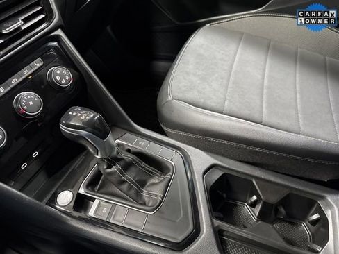 Used 2023 Volkswagen Taos SE w/ Black Wheel Package image 21