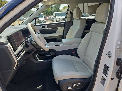 Used 2025 Hyundai Santa Fe SEL FWD image 25