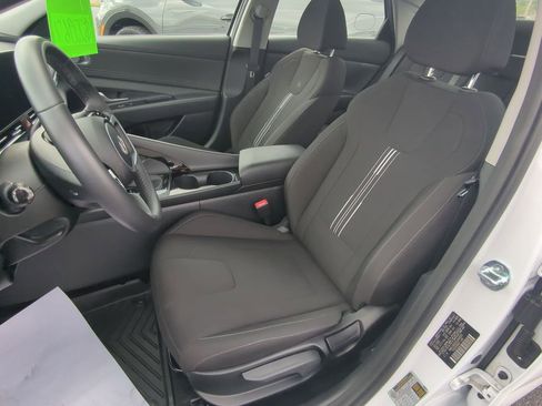 Used 2025 Hyundai Elantra SEL FWD image 11