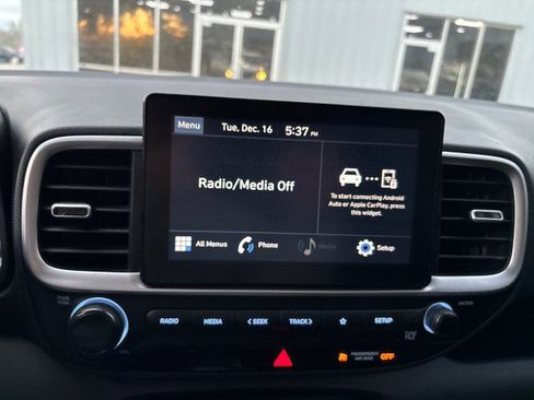 Used 2022 Hyundai Venue SE image 20