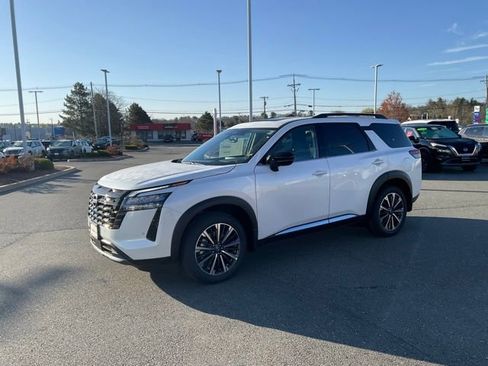 New 2026 Nissan Pathfinder Platinum AWD/4WD image 3