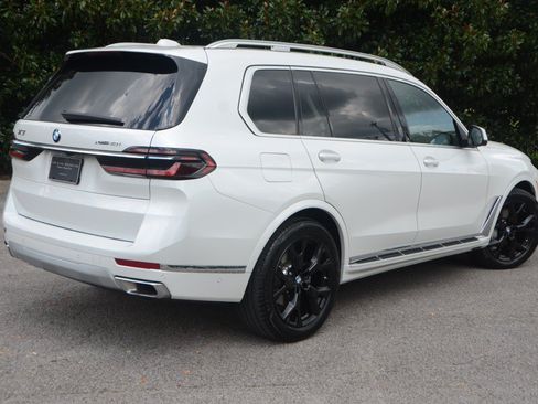 Used 2025 BMW X7 xDrive40i w/ Premium Package AWD/4WD image 3