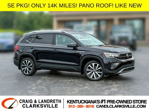 Used 2022 Volkswagen Taos SE FWD image 1