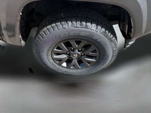 Used 2023 Toyota Tacoma SR5 AWD/4WD image 19