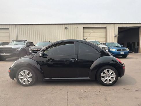 Used 2009 Volkswagen Beetle Coupe FWD image 8