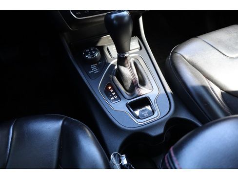 Used 2021 Jeep Cherokee Trailhawk image 29