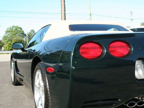Used 2001 Chevrolet Corvette Convertible w/ Preferred Equipment Group2 image 21