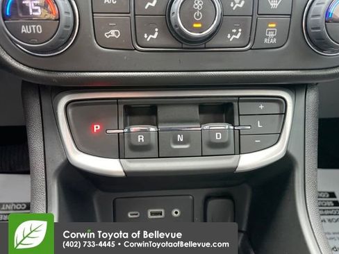 Used 2024 GMC Terrain SLE w/ Driver Convenience Package image 14