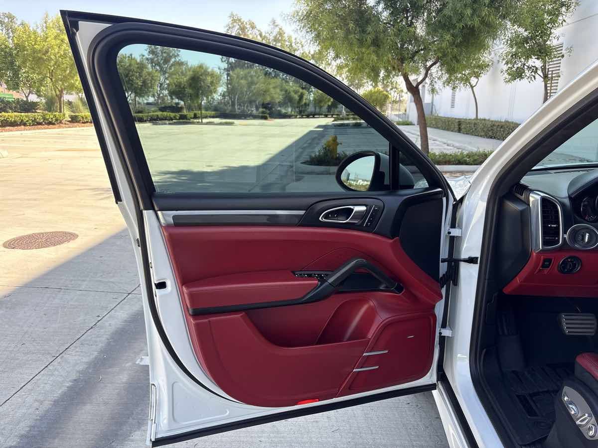 Used 2014 Porsche Cayenne GTS AWD/4WD image 18
