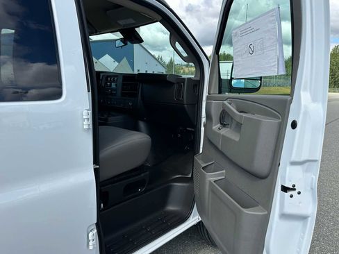New 2025 GMC Savana 3500 Extended w/ Driver Convenience Package image 10