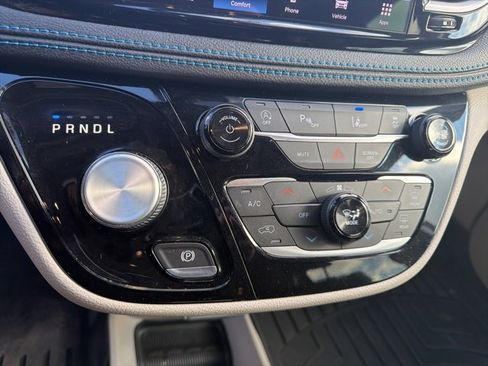 Used 2021 Chrysler Pacifica Touring-L w/ Uconnect Theater Family Group image 17