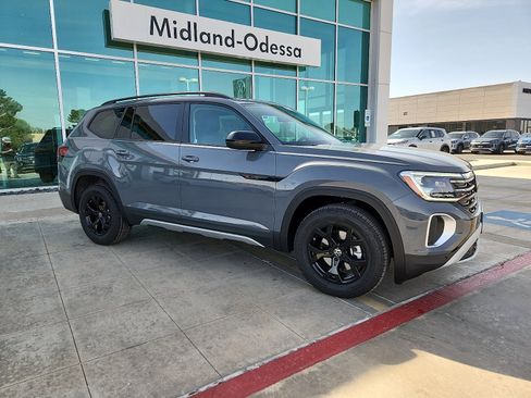 New 2026 Volkswagen Atlas Peak Edition AWD/4WD image 8