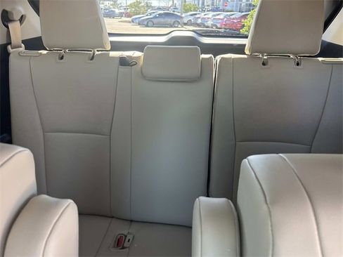 Used 2024 Toyota Highlander XLE image 14
