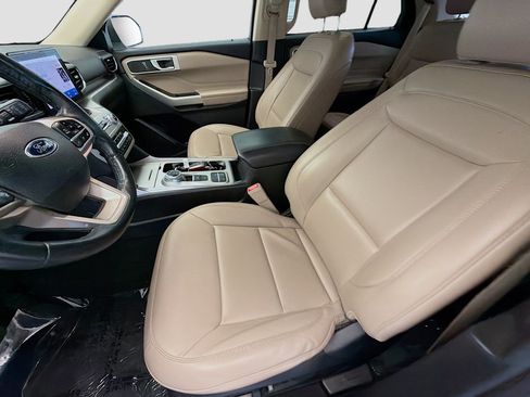Used 2022 Ford Explorer XLT w/ Equipment Group 202A RWD image 11