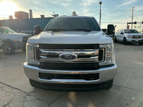 Used 2019 Ford F250 XLT w/ FX4 Off-Road Package image 3