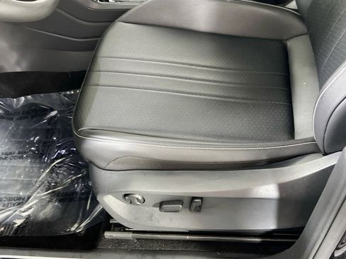 Used 2022 Volkswagen Tiguan SE R-Line image 18