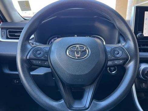 Used 2025 Toyota RAV4 XLE AWD/4WD image 29