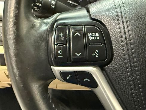 Used 2017 Toyota Highlander XLE image 31