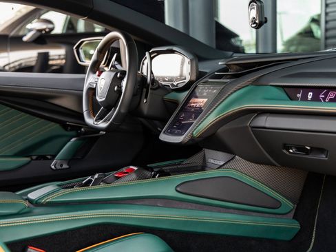 Used 2024 Lamborghini Revuelto image 45