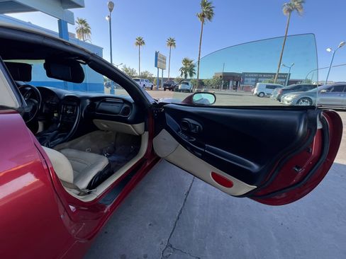 Used 2002 Chevrolet Corvette Convertible w/ Preferred Equipment Group2 image 14