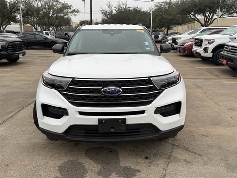 Used 2021 Ford Explorer XLT image 2