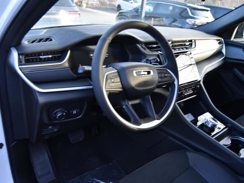New 2025 Jeep Grand Cherokee L Altitude image 15