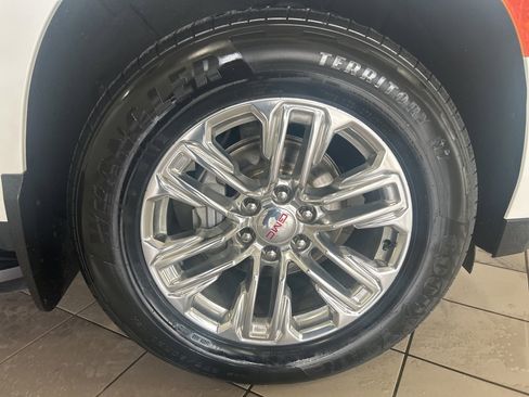 Used 2023 GMC Yukon XL SLT w/ SLT Luxury Package image 7