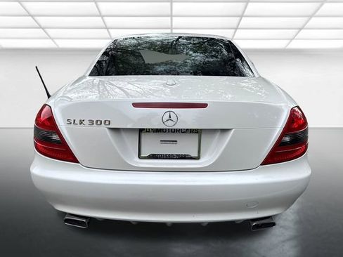 Used 2010 Mercedes-Benz SLK 300 image 4