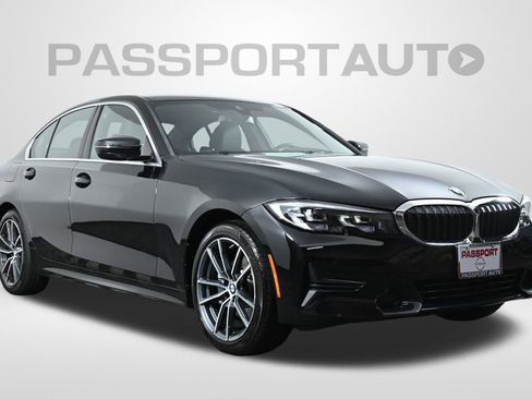 Used 2019 BMW 330i xDrive Sedan w/ Driving Assistance Package image 4