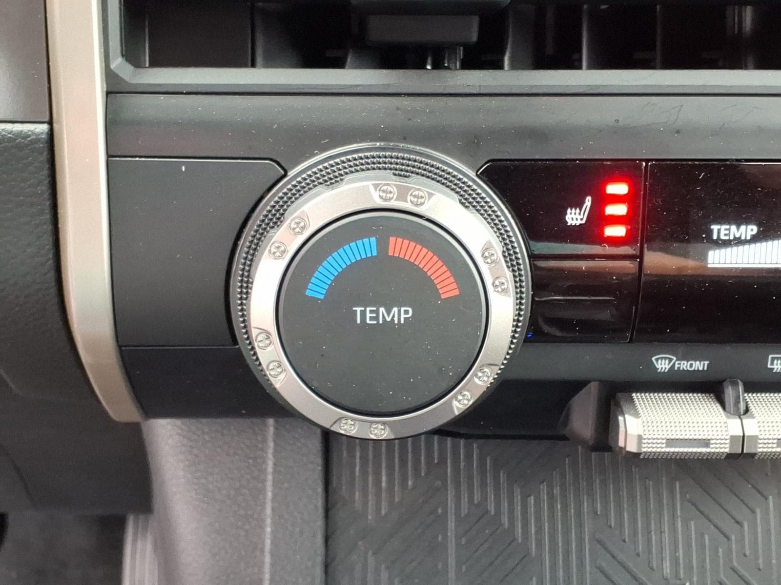 Used 2025 Toyota Tacoma SR5 AWD/4WD image 22
