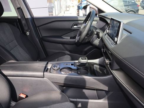 Certified 2025 Nissan Rogue SV AWD/4WD image 27
