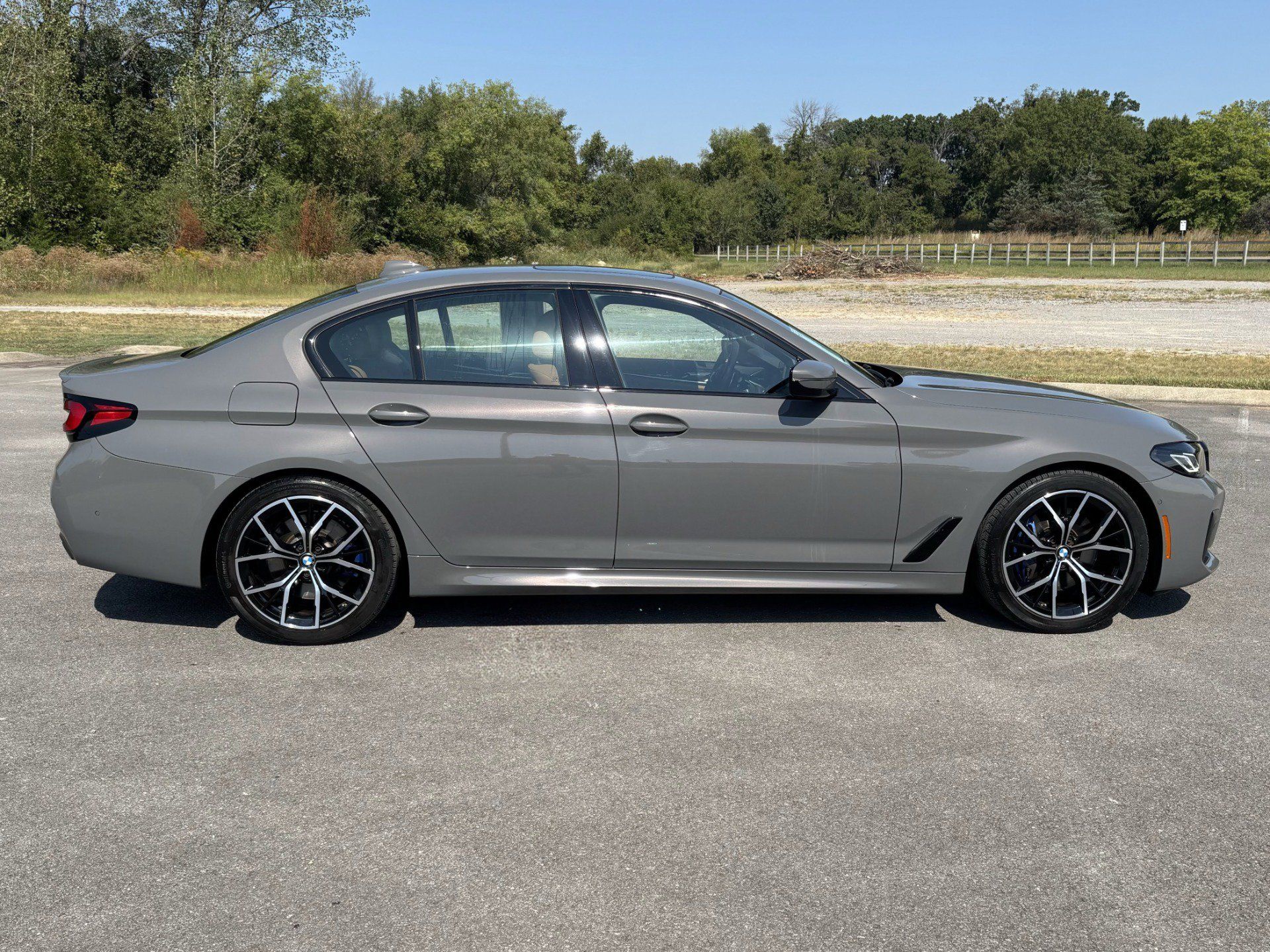 Used 2022 BMW 530i xDrive w/ M Sport Package AWD/4WD image 8