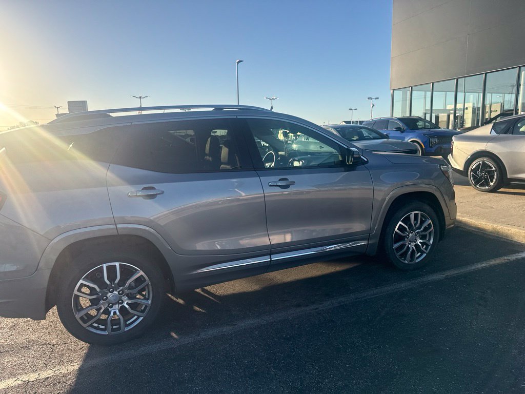 Used 2023 GMC Terrain Denali AWD/4WD image 3