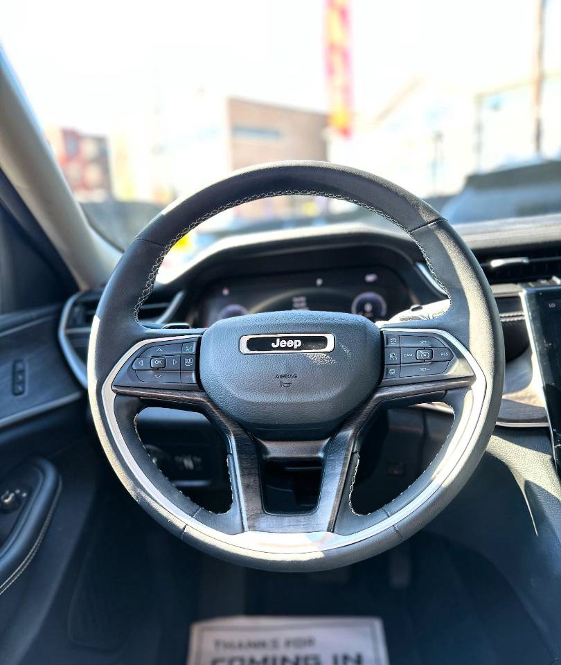 Used 2023 Jeep Grand Cherokee L Limited AWD/4WD image 12