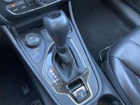 Used 2021 Jeep Cherokee Latitude Plus image 23