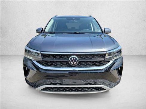 Used 2023 Volkswagen Taos SE AWD/4WD image 2