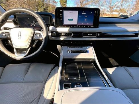 Used 2025 Lincoln Aviator Reserve w/ Equipment Group 201A image 15