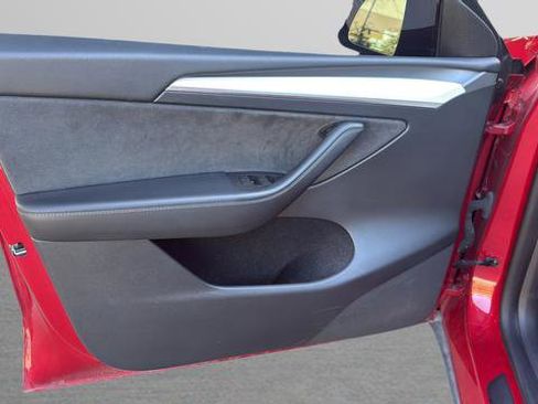 Used 2023 Tesla Model Y Performance image 12