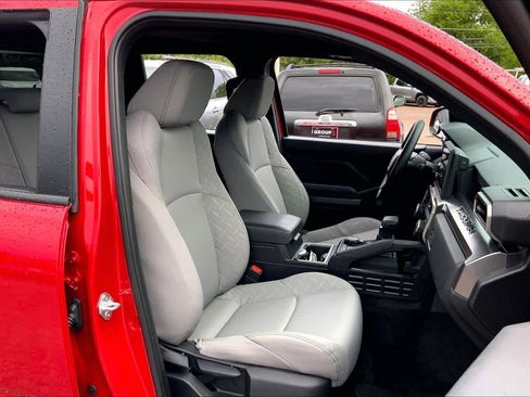 Used 2025 Toyota Tacoma SR5 image 9