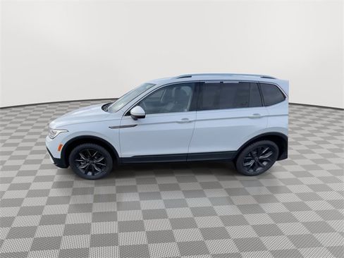 Used 2022 Volkswagen Tiguan SE image 5
