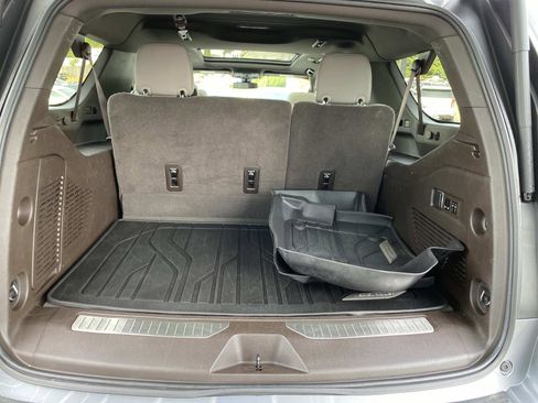 Used 2021 Chevrolet Suburban Z71 w/ Luxury Package image 5