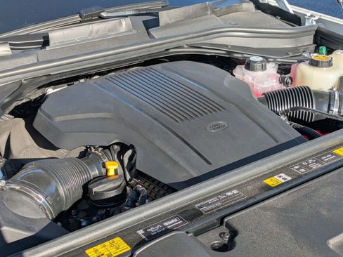 New 2026 Land Rover Range Rover Long Wheelbase Autobiography image 18