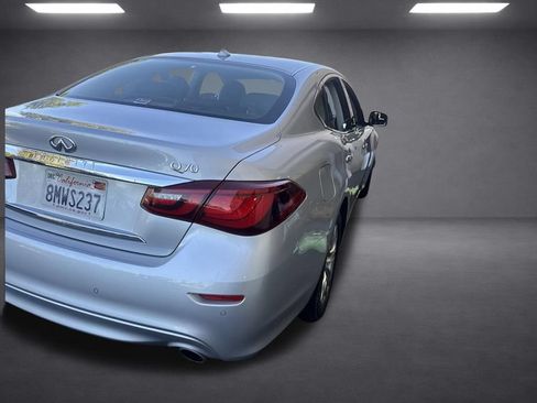 Used 2019 INFINITI Q70 Luxe AWD/4WD image 10
