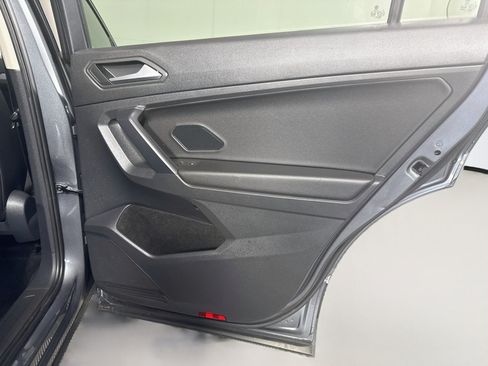 Used 2021 Volkswagen Tiguan SE w/ Panoramic Sunroof Package AWD/4WD image 28